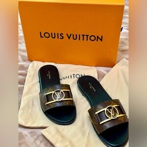 ✨Louis Vuitton Sandals - Excellent Condition/Like New ✨